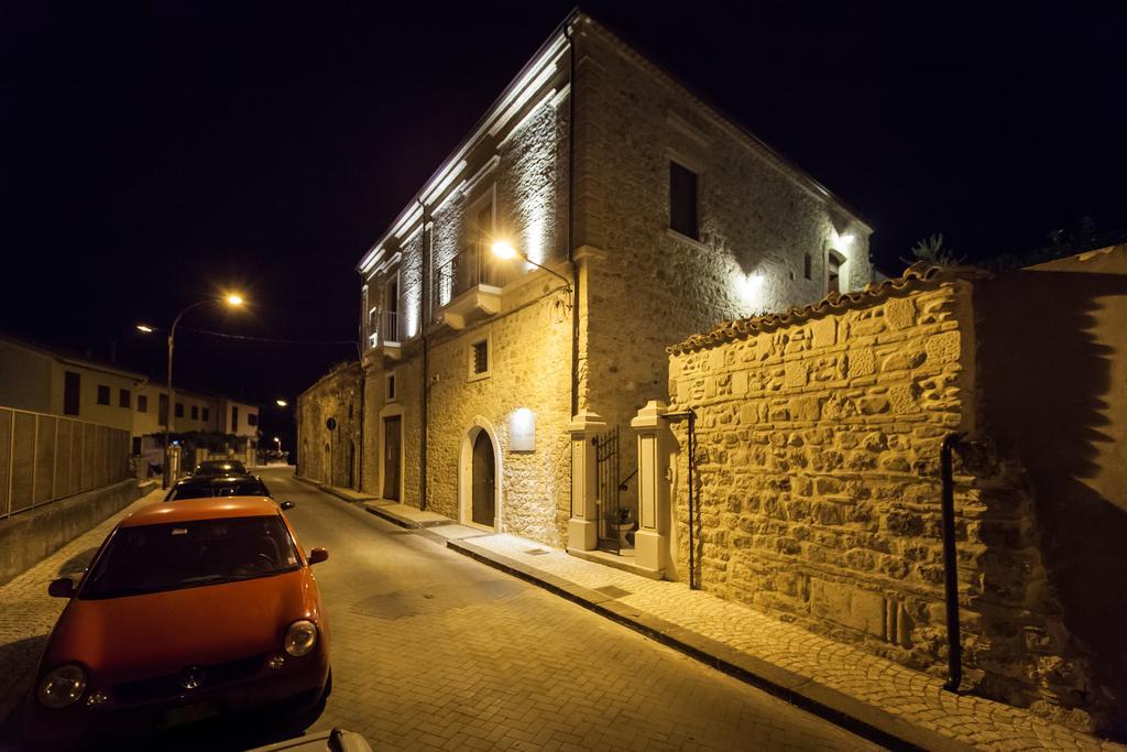 مبيت وإفطار كانديلا A Casa Nostra Residenza Di Charme المظهر الخارجي الصورة